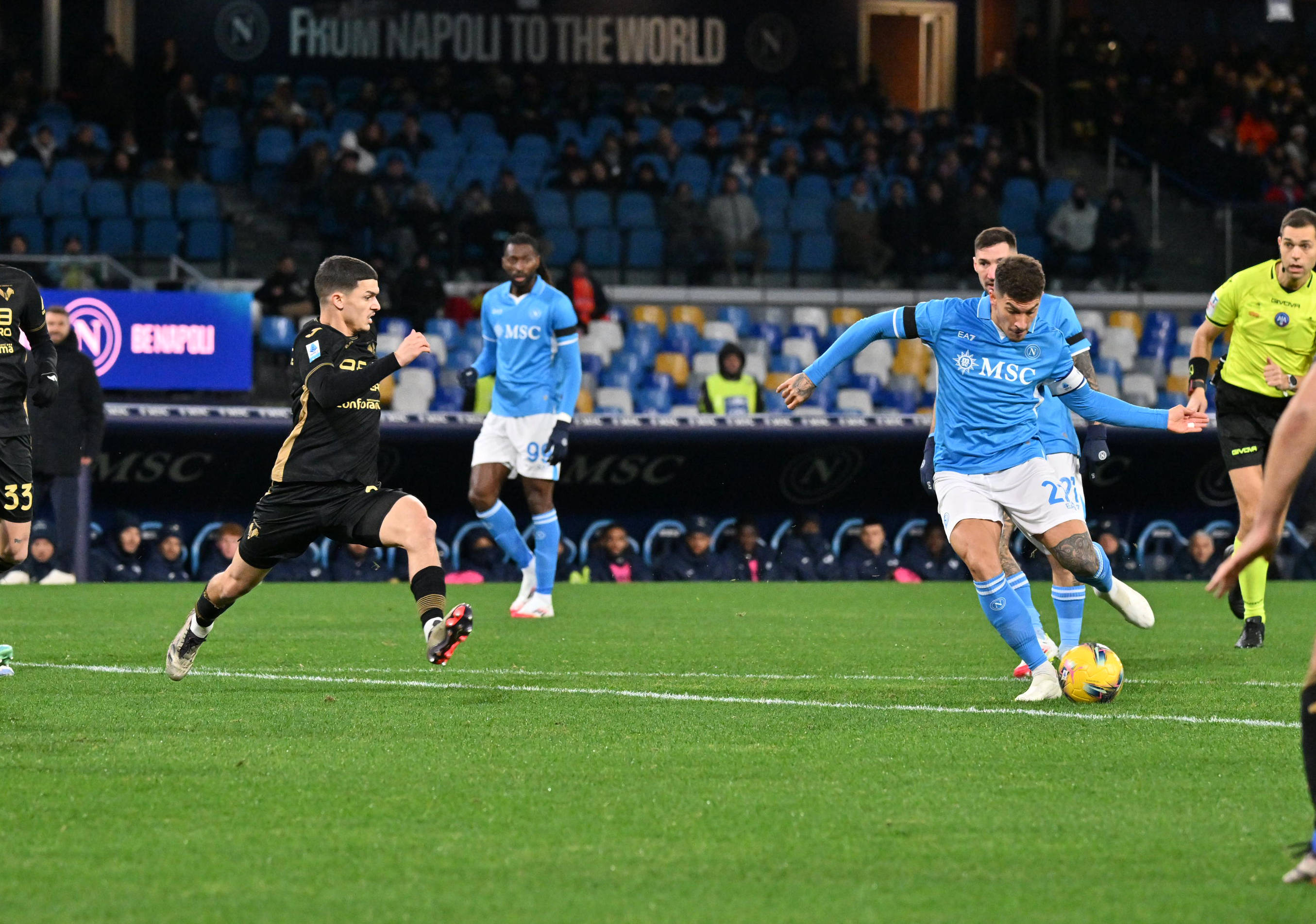 意甲赛场上演绝佳比赛，精彩纷呈